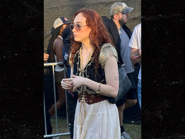 chappell-roan-resurfaces-at-coachella-for-first-appearance-since-security-debacle_69dc242343350