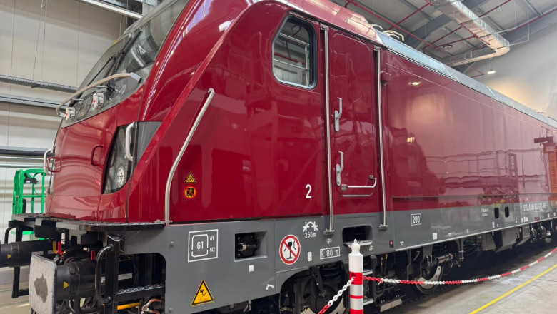 galerie-foto-prima-locomotiva-alstom-care-atinge-200-km-ora-a-fost-livrata-catre-autoritatea-pentru-reforma-feroviara_69d51aa283954