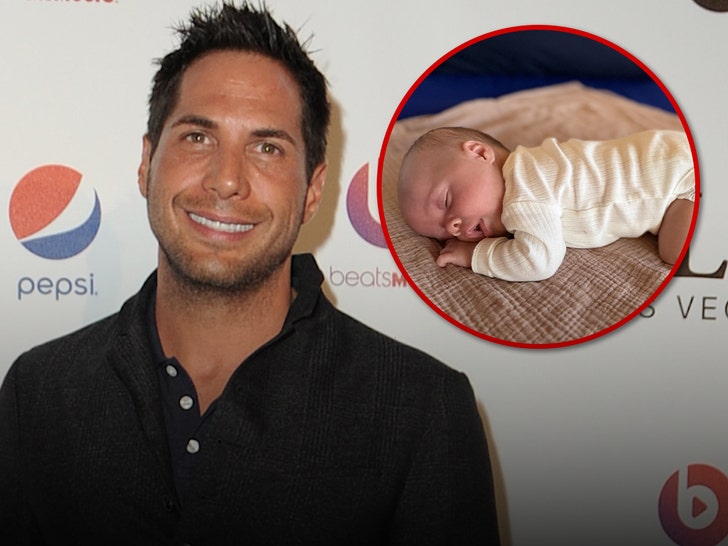 girls-gone-wild-founder-joe-francis-welcomes-baby-via-surrogate_69f1c8c008fc2