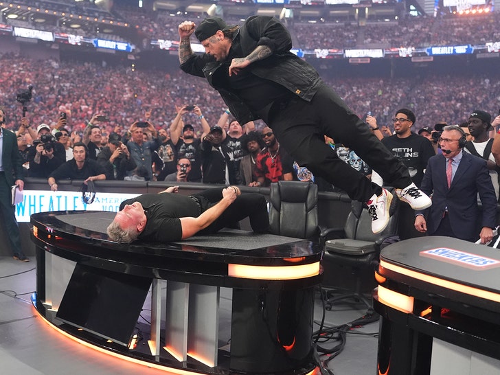 jelly-roll-smashes-pat-mcafee-through-a-table-at-wrestlemania_69e4caf724b2e