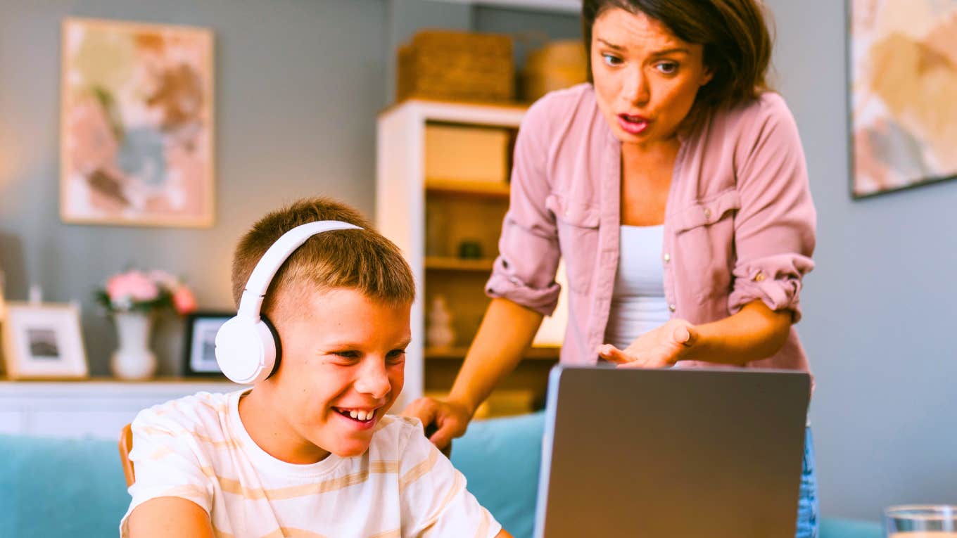 parents-who-dont-let-their-kids-learn-from-their-own-mistakes-usually-do-these-11-things-without-realizing-it_69db92010095d