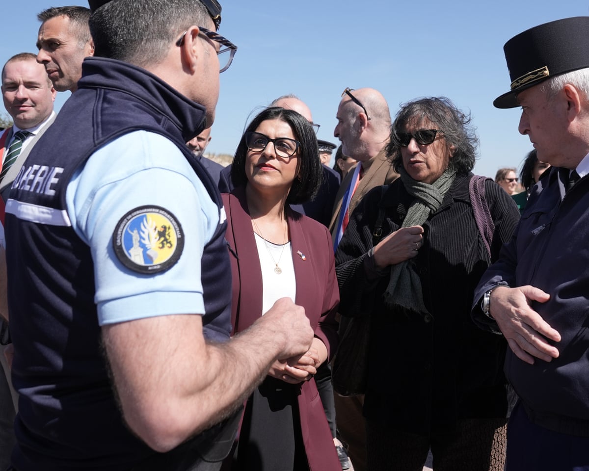 uk-to-pay-for-french-officers-to-deport-asylum-seekers-from-war-torn-countries_69ea36632ef14