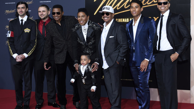 videofoto-familia-jackson-alaturi-de-fani-la-berlin-la-premiera-filmului-michael-nepotul-cantaretului-il-joaca-pe-regele-pop_69df7d9515ba0