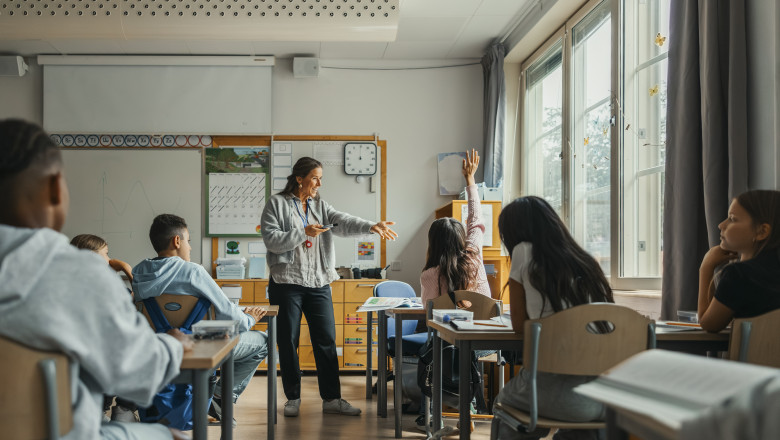 cat-va-castiga-un-profesor-in-2027-noua-lege-a-salarizarii-schimba-grila-din-educatie_6a1589ec886d9