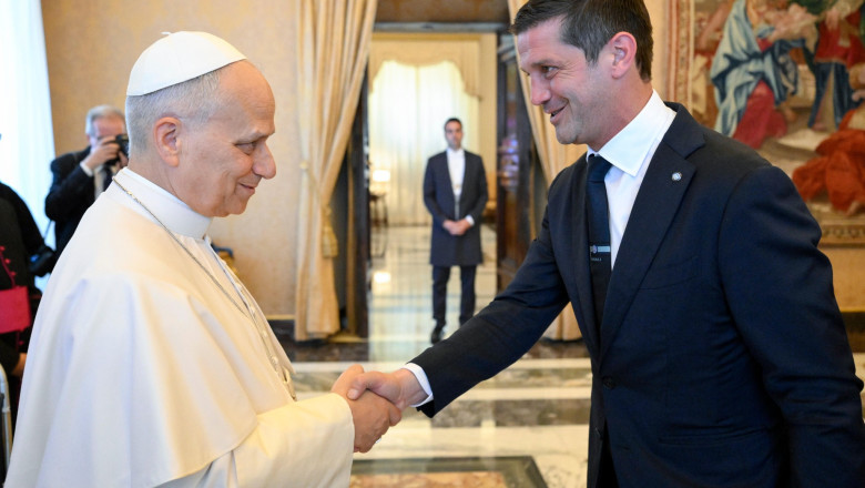 foto-cristi-chivu-si-campionii-de-la-inter-au-fost-primiti-de-papa-leon-mesajul-transmis-de-suveranul-pontif-fotbalistilor_69ff632d965ac