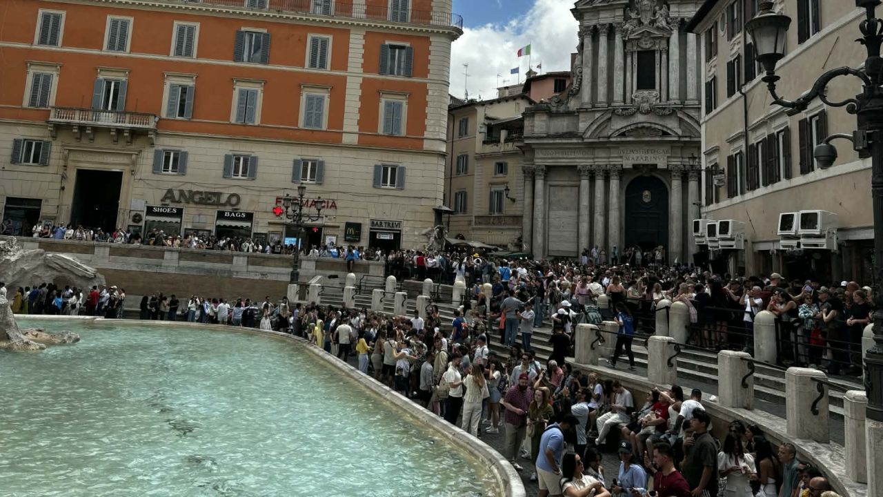 galerie-foto-corespondenta-de-la-roma-sufocata-de-turisti-cetatea-eterna-produce-anual-sume-uriase_6a03606e10ace