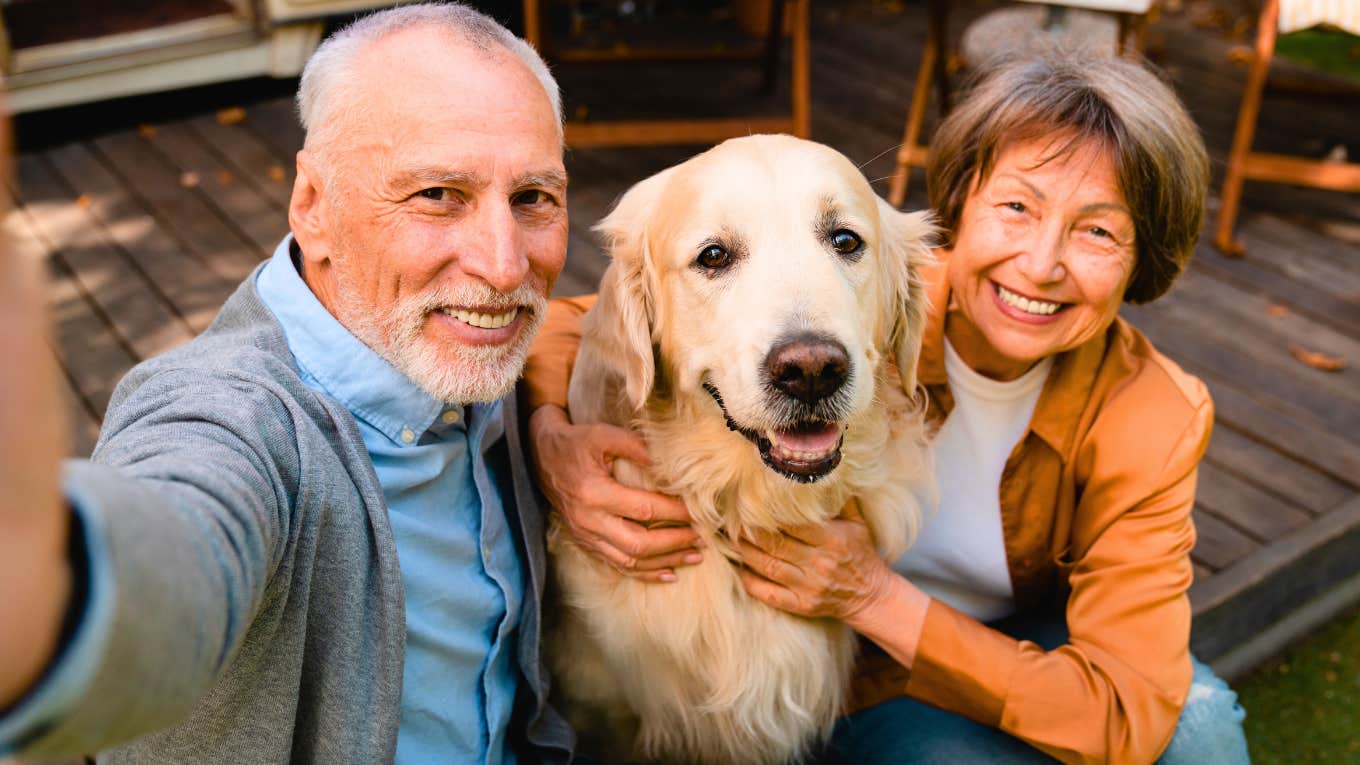 if-your-parents-seem-to-love-their-pets-more-than-you-you-likely-notice-these-11-things_6a04e0eb0ed3e