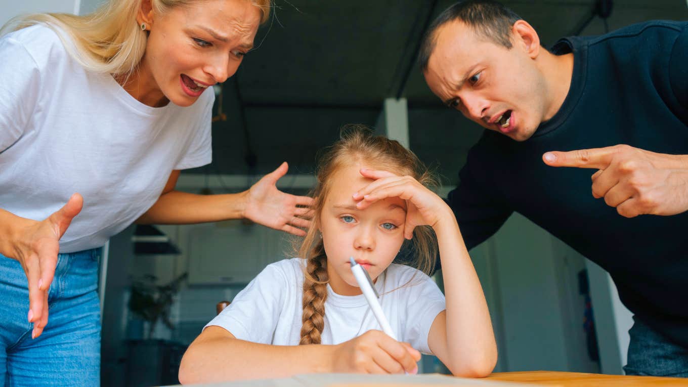 low-quality-parents-rely-on-11-toxic-behaviors-that-affect-their-kids-for-life_6a17017e0ba07