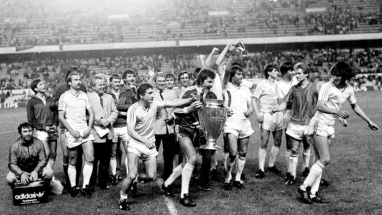 nicusor-dan-i-a-decorat-pe-jucatorii-echipei-steaua-cu-prilejul-celei-de-a-40-a-aniversari-de-la-castigarea-cupei-campionilor_69fa3def65c34
