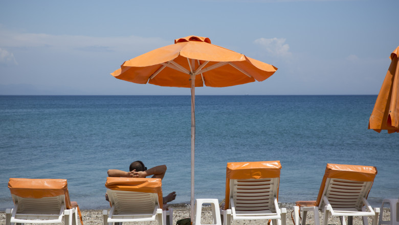 razboiul-prosoapelor-un-turist-german-a-fost-despagubit-cu-1-000-de-euro-dupa-ce-nu-a-gasit-sezlonguri-la-un-hotel-din-grecia_6a02a7f92ad7b