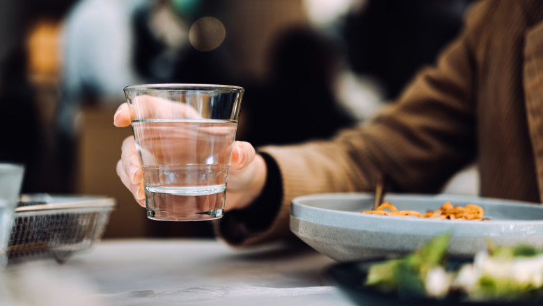 apa-nu-este-un-lux-este-un-drept-proiect-de-lege-pentru-ca-restaurantele-sa-ofere-gratuit-clientilor-apa-potabila-de-la-robinet_6a3cf620ae78c