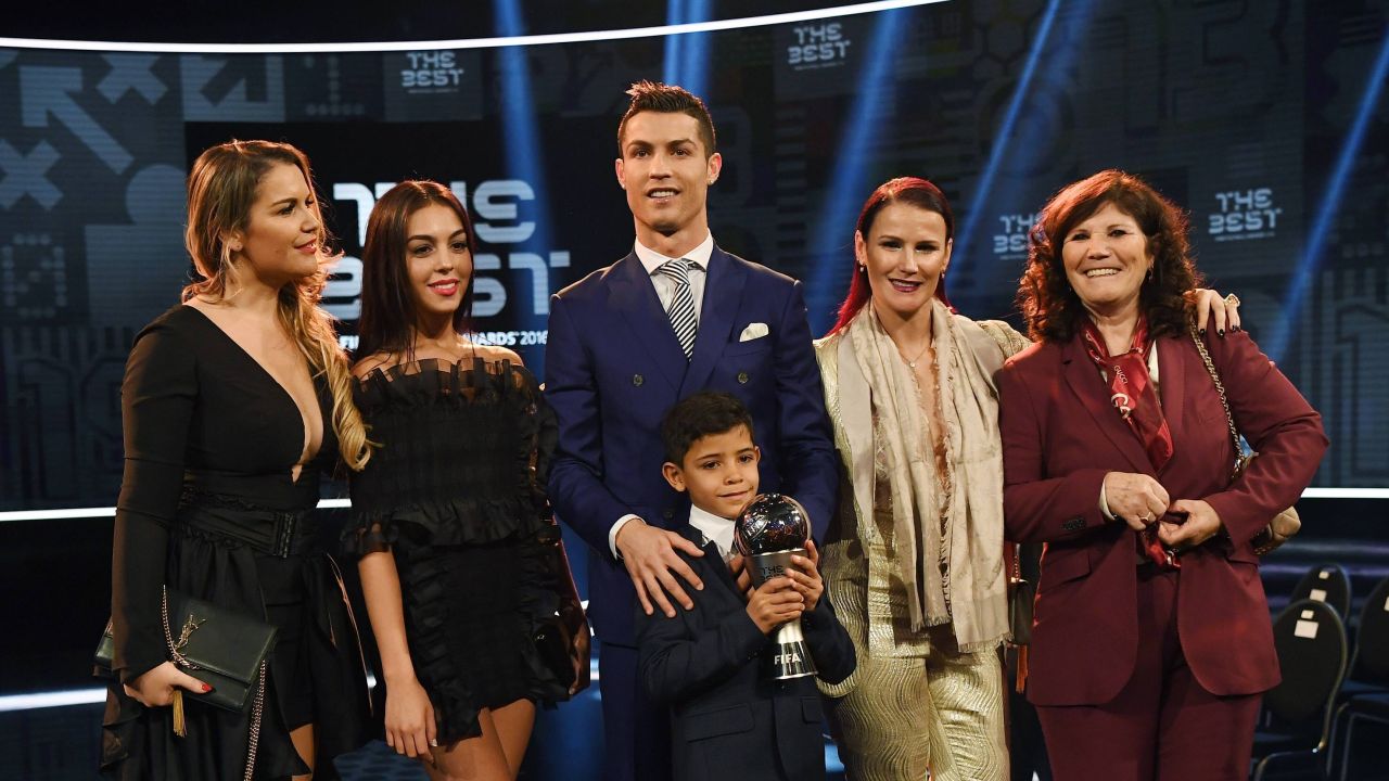 galerie-foto-sora-lui-cristiano-ronaldo-reactie-bizara-indreptata-impotriva-nationalei-fratelui-sau-foarte-ciudat_6a359599c0ab5