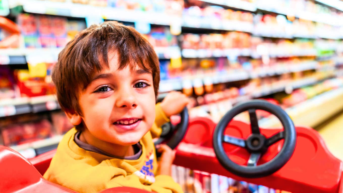 parents-who-take-their-kids-with-them-to-the-grocery-store-teach-them-8-brilliant-life-lessons_6a43b86cb9240