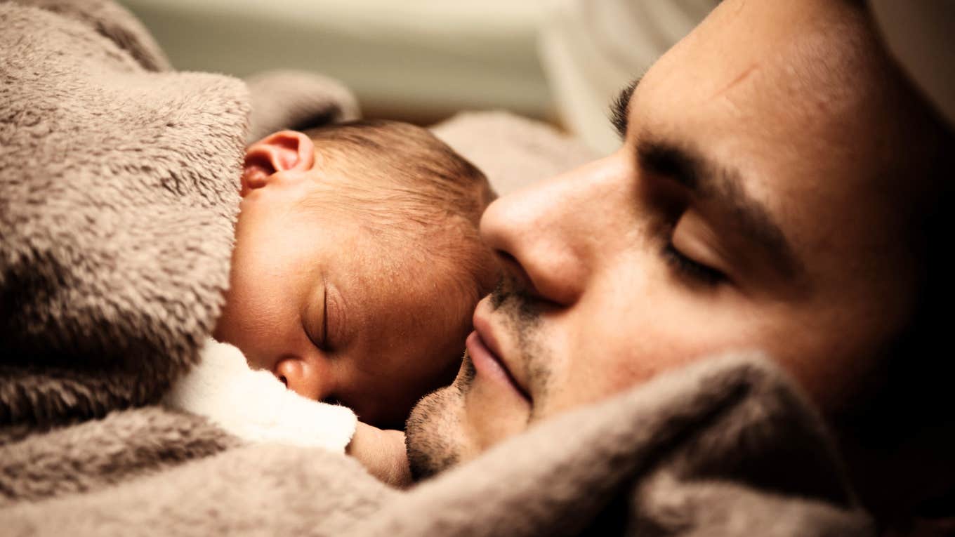 a-man-wholl-make-a-great-dad-usually-does-8-small-things-casually_6a491a8b4bcc1