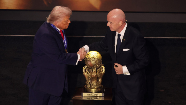 prima-reactie-a-sefului-fifa-in-scandalul-cartonasului-rosu-anulat-ce-spune-infantino-despre-telefonul-de-la-trump_6a4d2829b2195