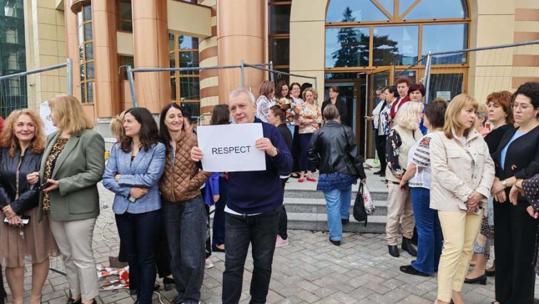 standarde-inalte-recompense-pe-masura-sindicalistii-din-finante-anunta-un-nou-protest-fata-de-proiectul-noii-legi-a-salarizarii_6a54c63087d2c